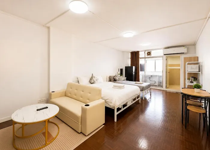 Apartment Cozy Silom Retreat Near Bts Balcony Smart Tv