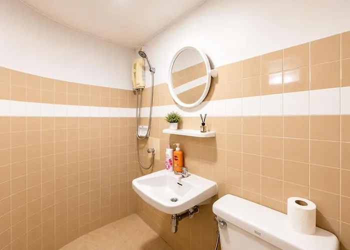 Cozy Silom Retreat Near Bts Balcony Smart Tv Apartment *
