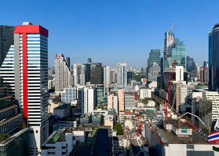 Cozy Silom Retreat Near Bts Balcony Smart Tv