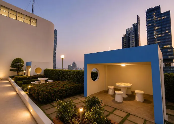 Cozy Silom Retreat Near Bts Balcony Smart Tv Apartment Bangkok